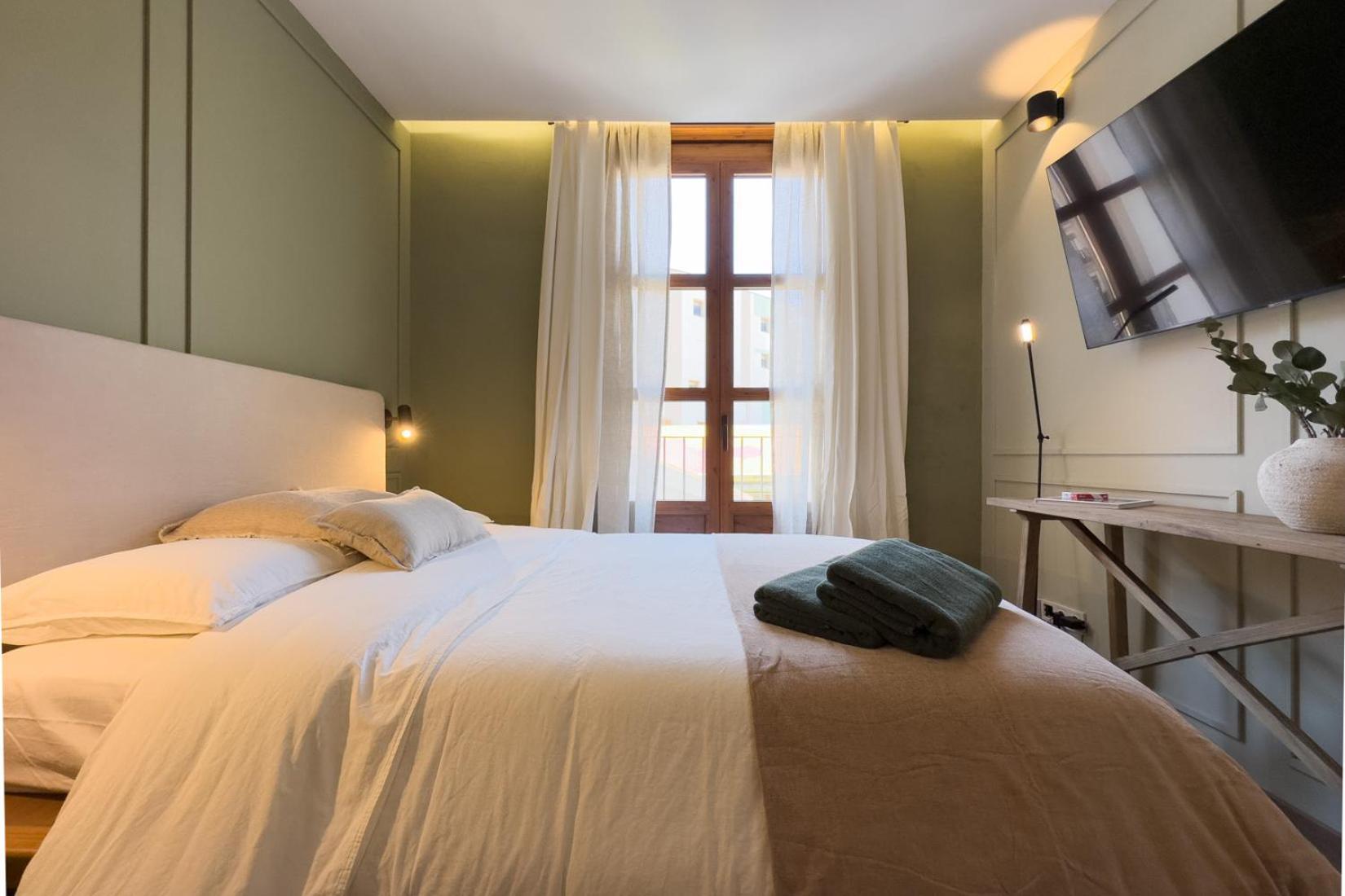 Oasis Apartments & Studios Old Town Center Барселона Екстериор снимка