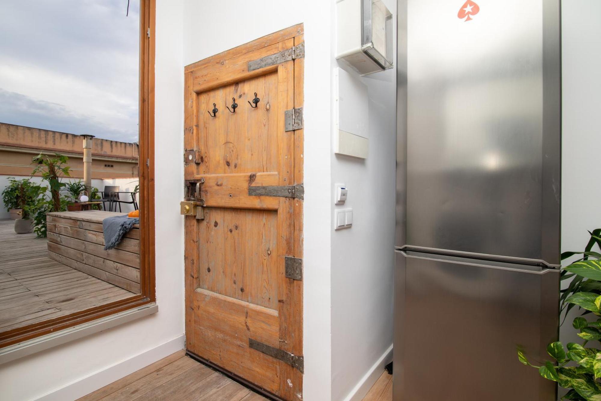 Oasis Apartments & Studios Old Town Center Барселона Екстериор снимка