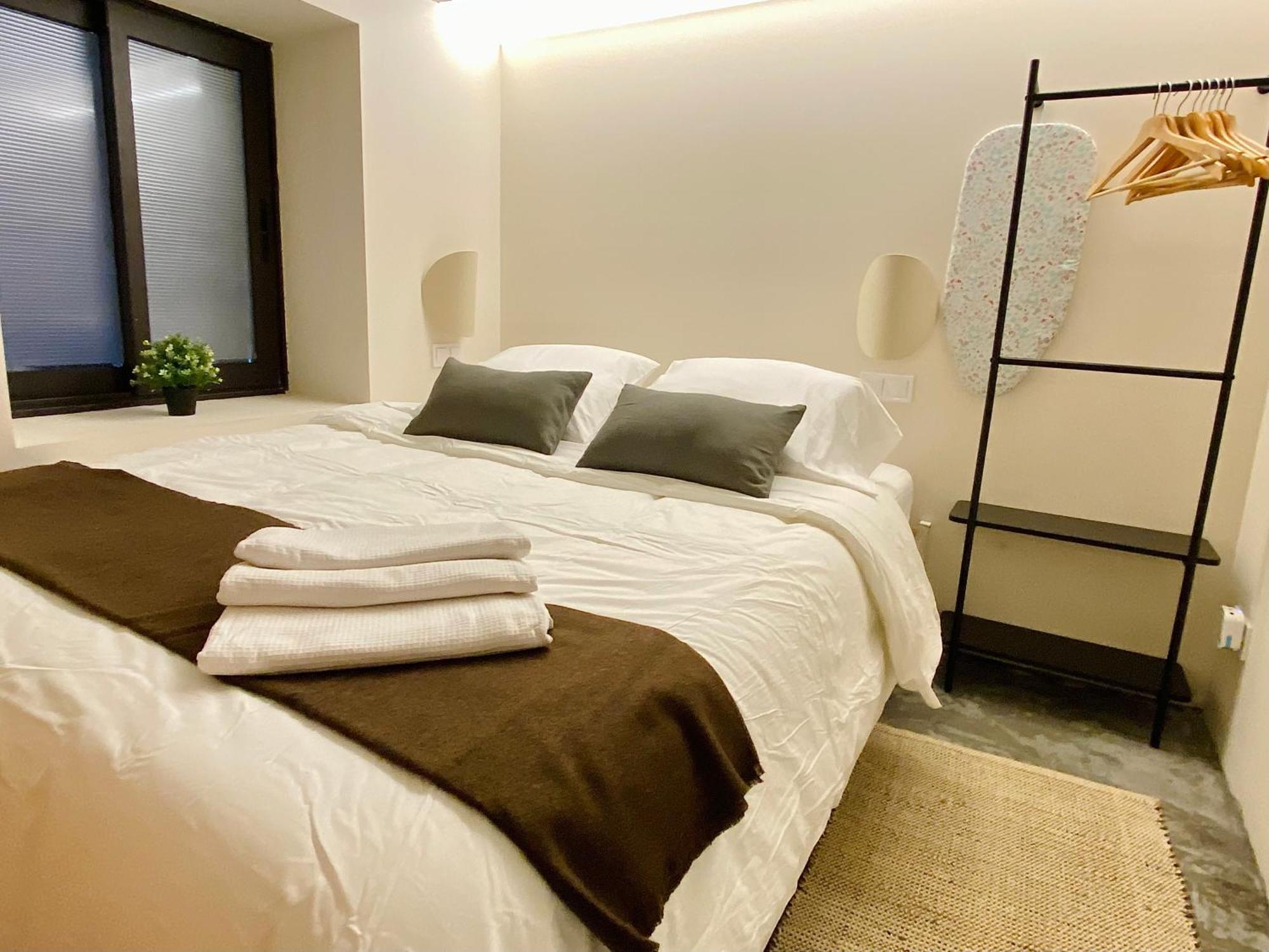 Oasis Apartments & Studios Old Town Center Барселона Екстериор снимка
