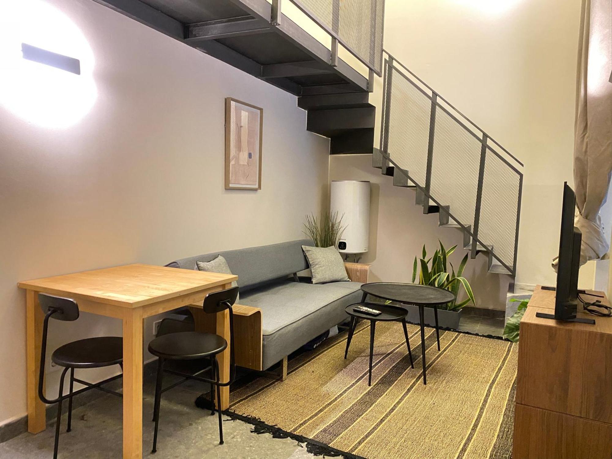 Oasis Apartments & Studios Old Town Center Барселона Екстериор снимка