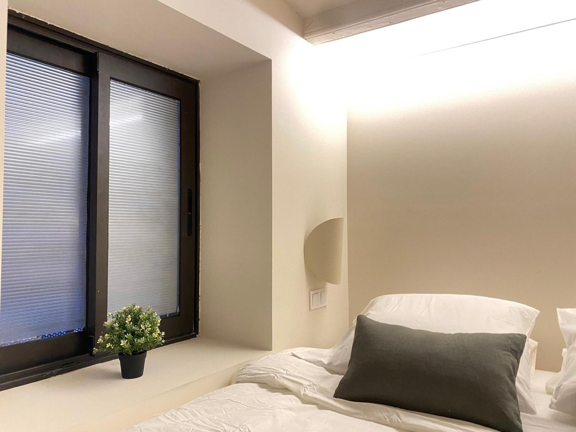 Oasis Apartments & Studios Old Town Center Барселона Екстериор снимка